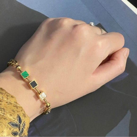 🎉🌺✨NWOT Gorgeous 18K Gold Plated Bracelet with cubes - Picture 1 of 4